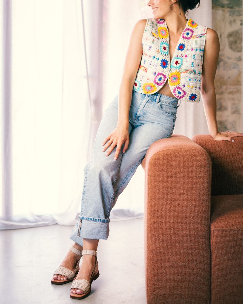 La Glorian grège, sandale en cuir bovin et crêpe chocolat