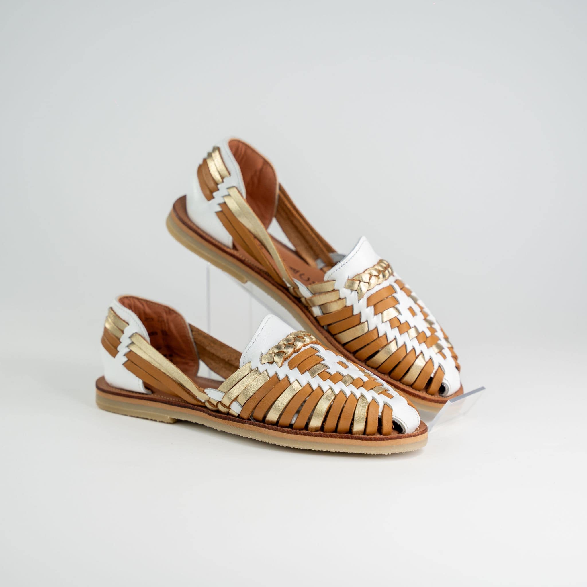 Alegre avec base blanche et tressage camel et champagne, sur fond blanc