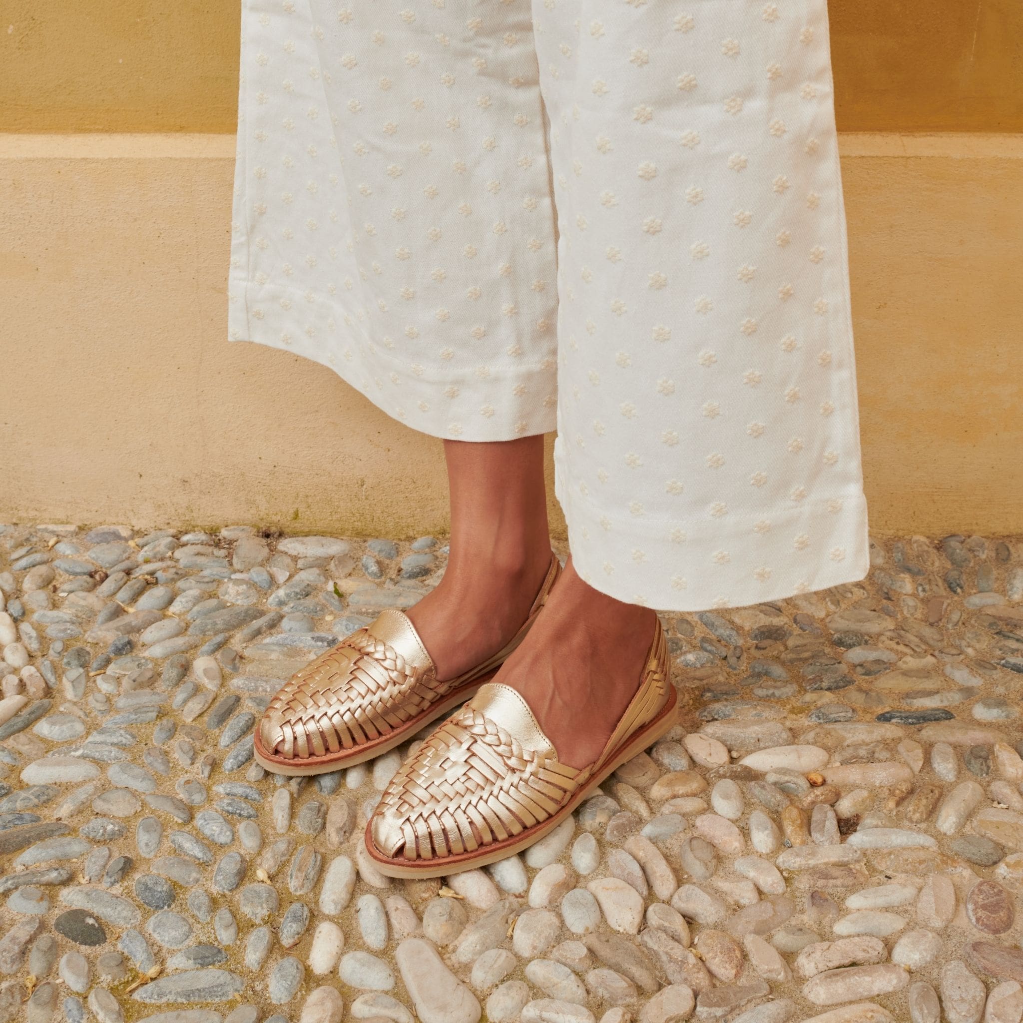 Sandale huarache femme Alegre Champagne en cuir tressé doré fait main au Mexique - Mapache