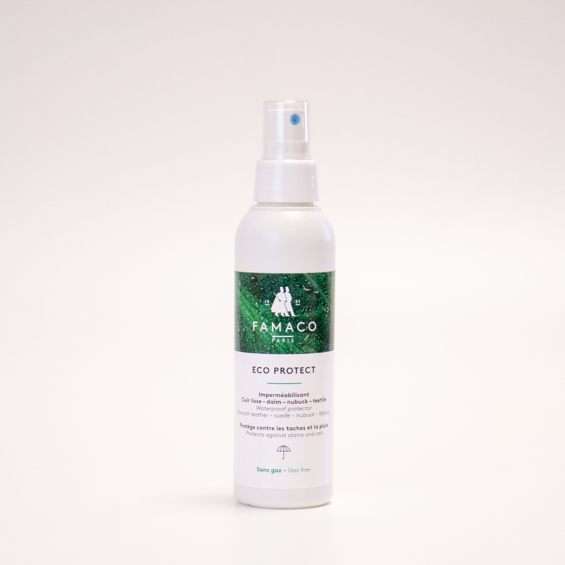 Spray imperméabilisant ECO PROTECT de FAMACO, marque française, adapté aux chaussures en cuir lisse, daim ou suède, nubuck et textile, présenté sur un fond blanc.