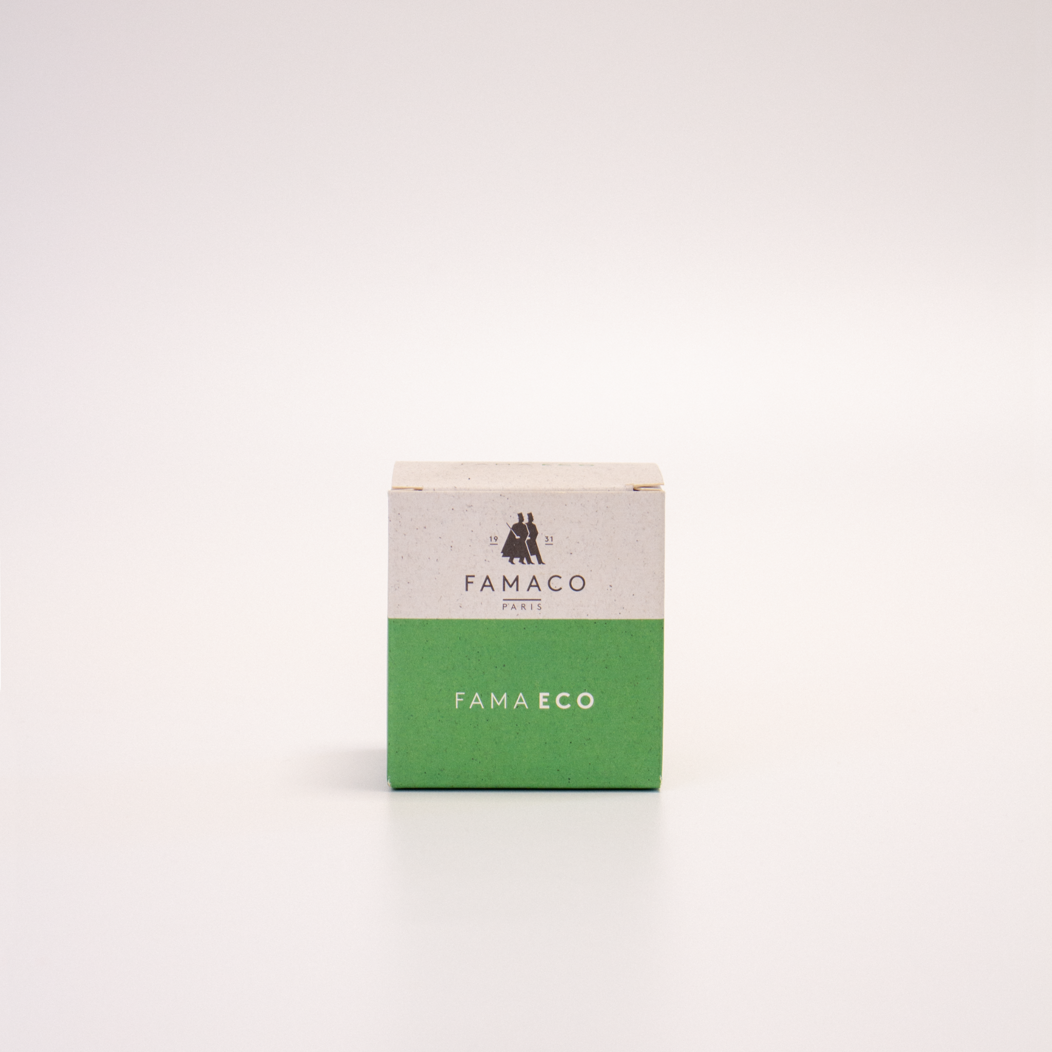 Le pommadier FAMA ECO de FAMACO est rangé dans son emballage en carton, fermé, sur un fond blanc.