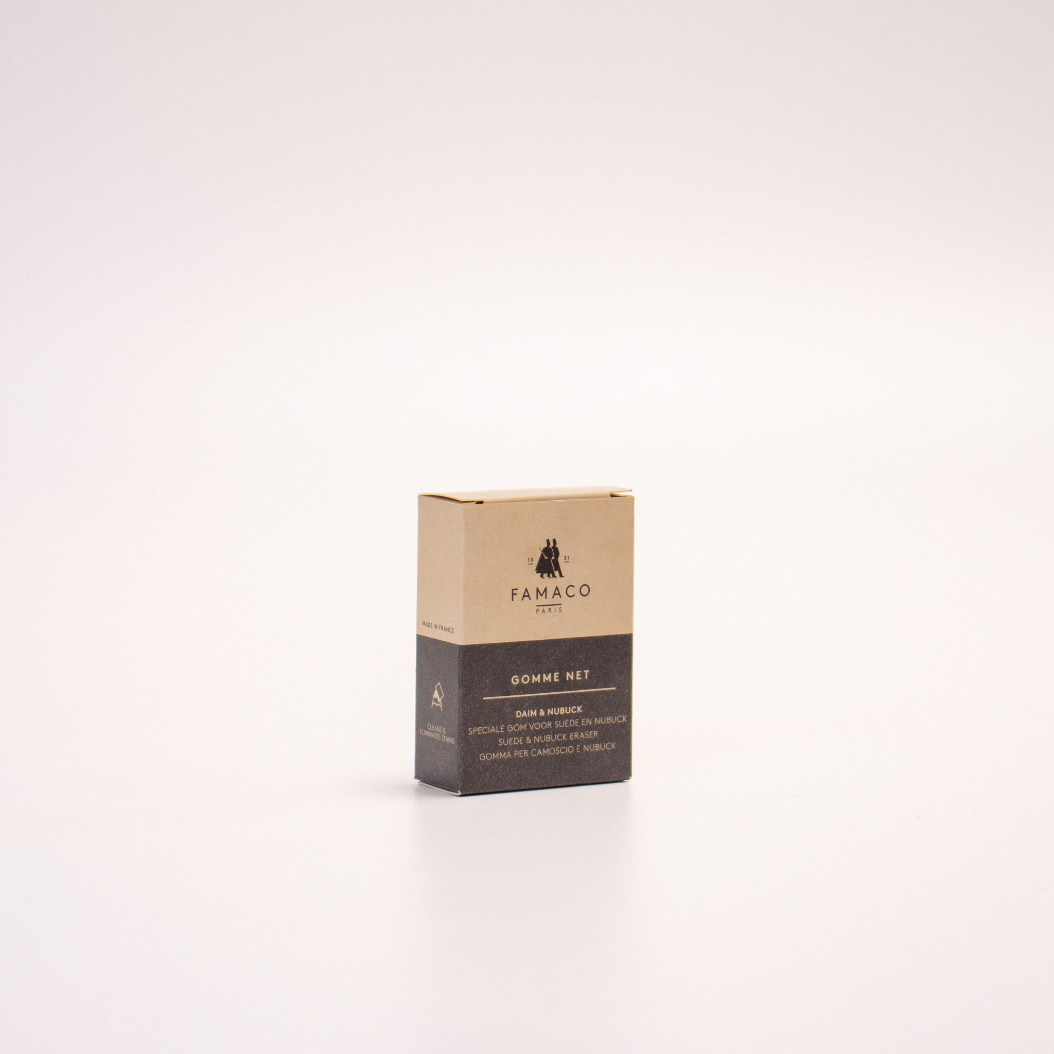 La GOMME NET de FAMACO est rangée dans son emballage en carton, sur un fond blanc.