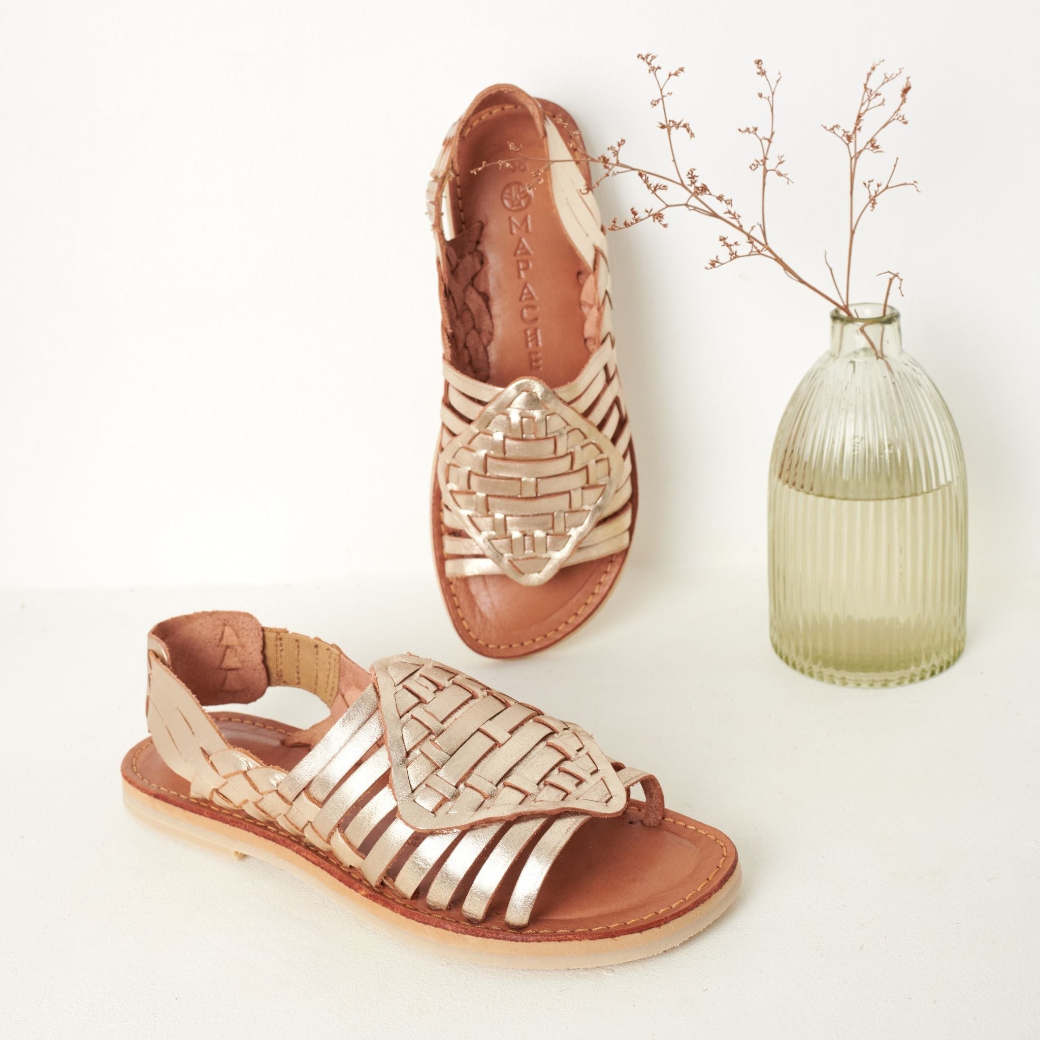 Leonora Champagne - Mapache - Sandales en cuir champagne, avec une finition brillante et un design élégant.