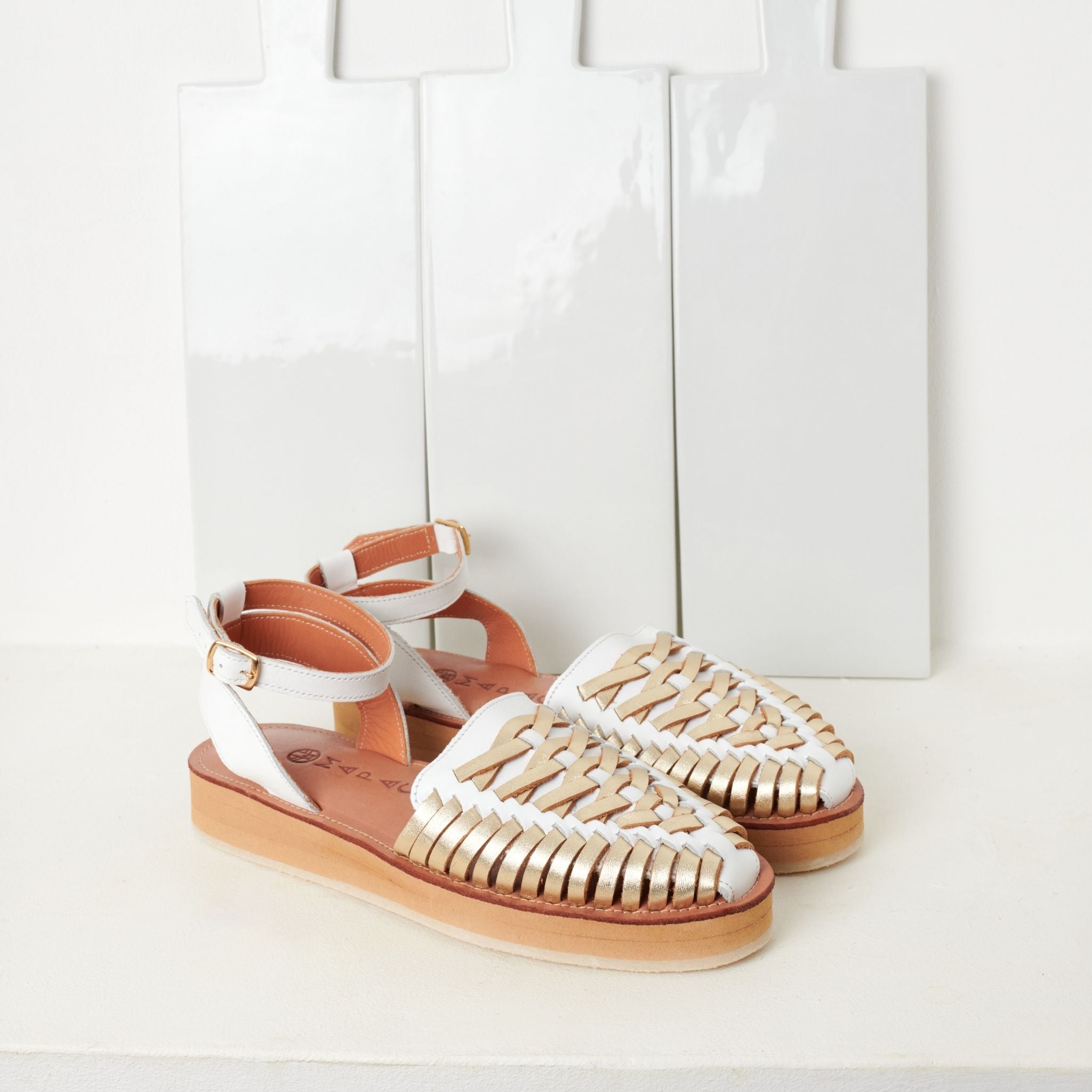 Loma Coco Champagne - Mapache - Sandales en cuir coco champagne, au design sophistiqué et épuré.