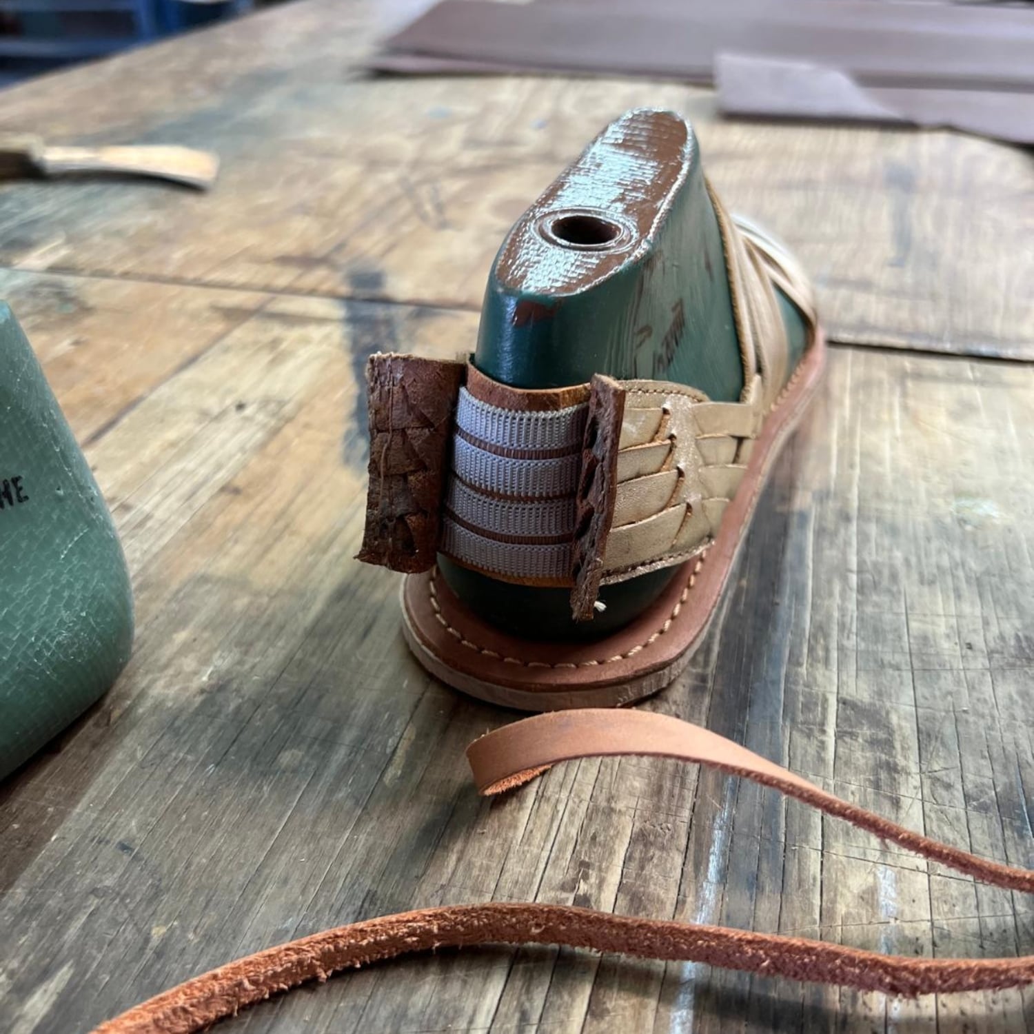 Test de fonctionnalité : un élastique qui compense la détente du cuir