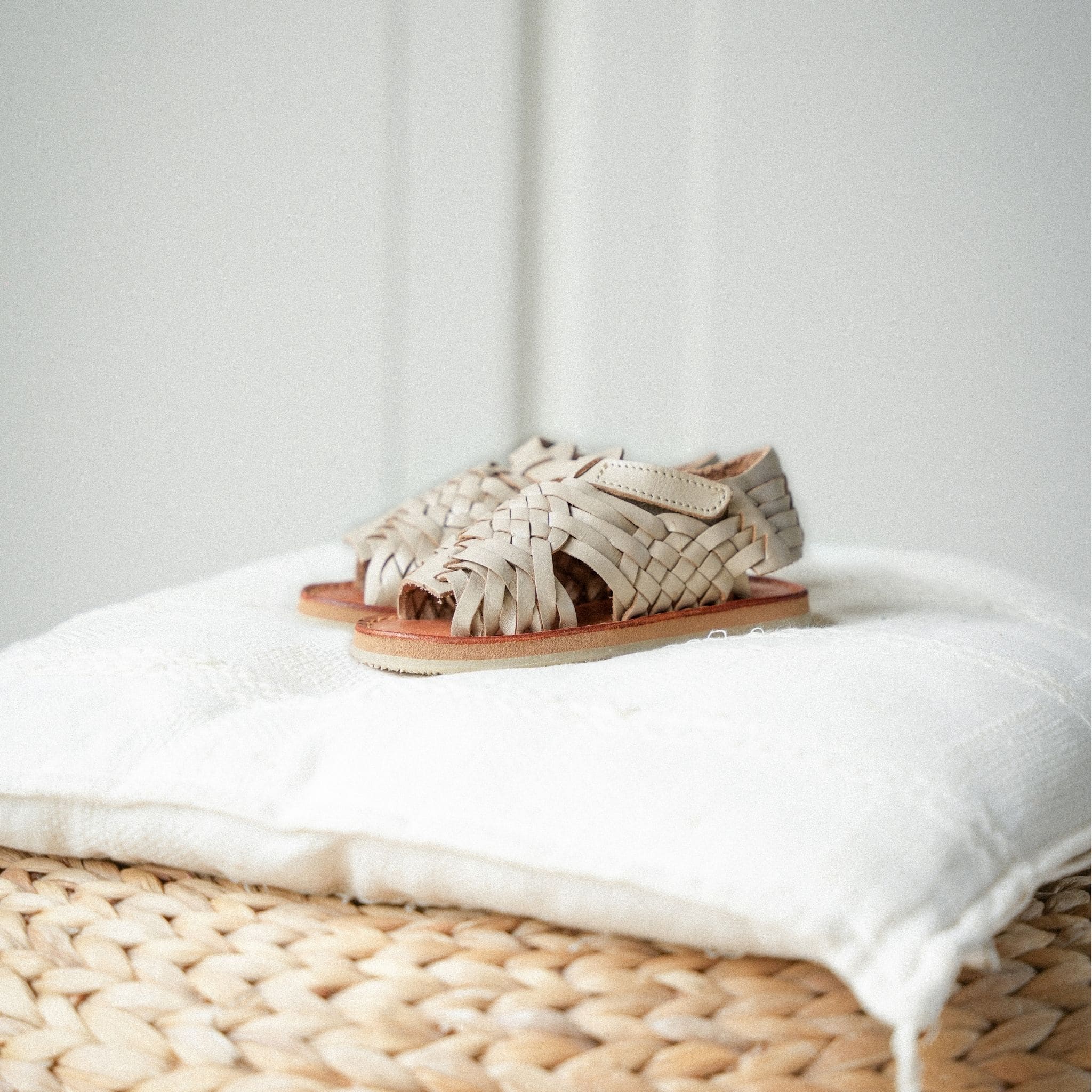 SANDALITA GRÈGE - SANDALE ENFANT MAPACHE