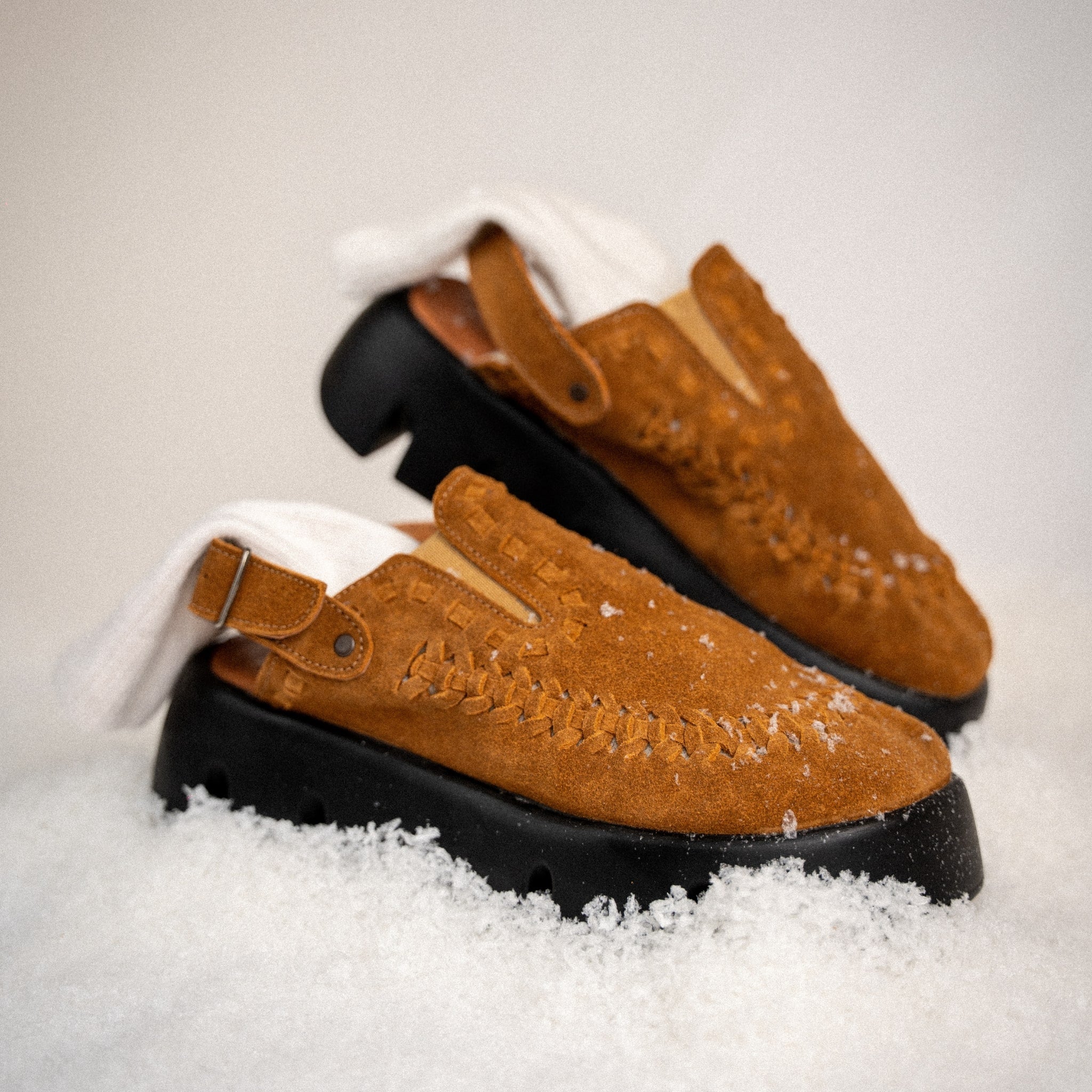 Sabot Sierra Camel sur fond de neige