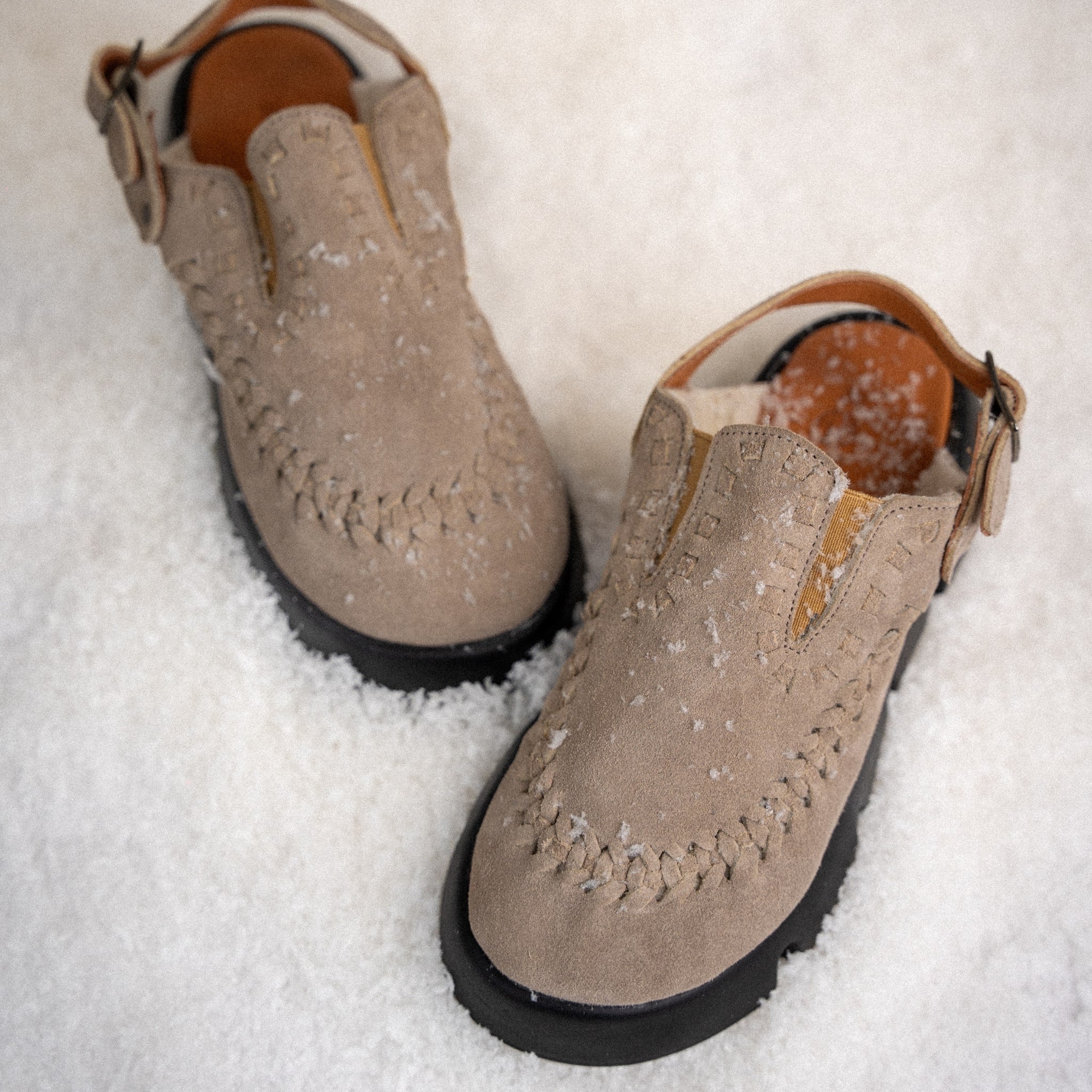 Sabot fourré Sierra Taupe sur fond de neige