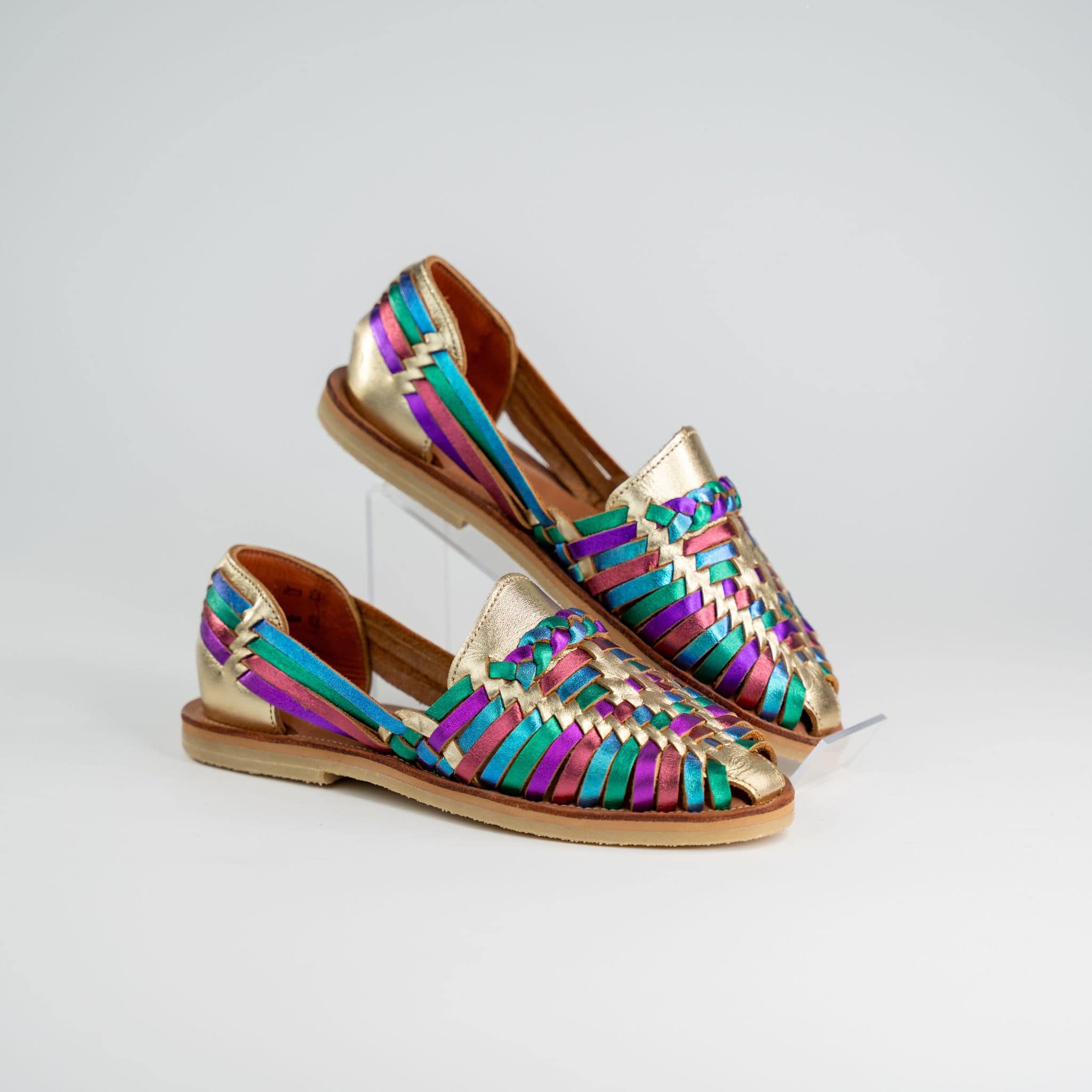 Alegre avec base champagne et tressage irisé multicolore, sur fond blanc